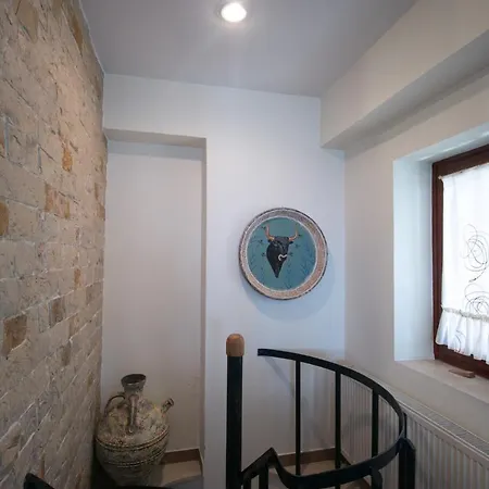 Laconian Collection Mansion Pikouliánika